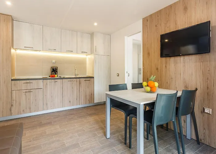 2 Bedroom Awesome Stacaravan In Vabriga