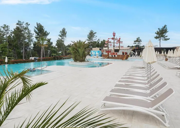 캠프장 2 Bedroom Awesome Stacaravan In Vabriga 포레치