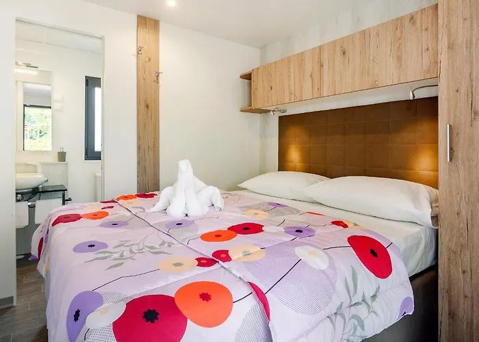 캠프장 2 Bedroom Awesome Stacaravan In Vabriga 포레치