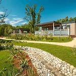 2 Bedroom Cozy Stacaravan In Vabriga 5* 포레치