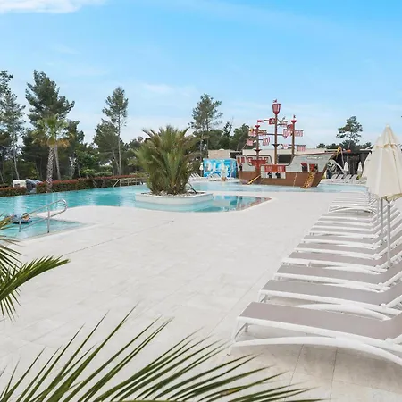 Kamp 2 Bedroom Awesome Stacaravan In Vabriga Porec