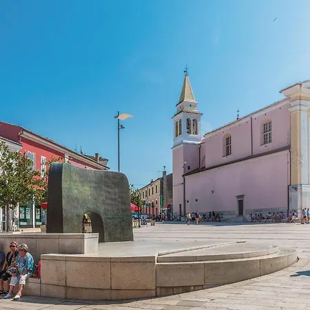 2 Bedroom Awesome Stacaravan In Vabriga 5*