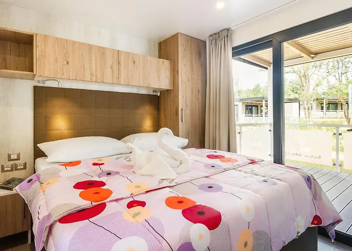 2 Bedroom Awesome Stacaravan In Vabriga 5*