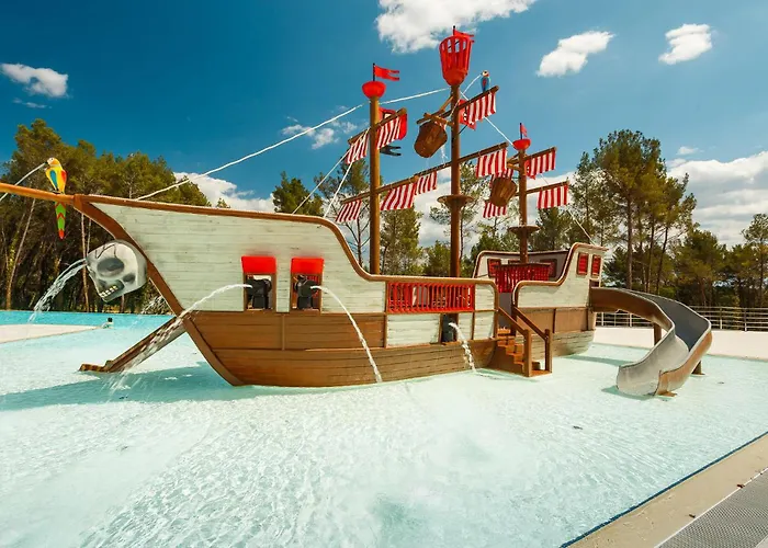 2 Bedroom Awesome Stacaravan In Vabriga Kamp