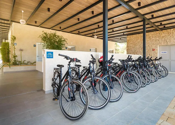 2 Bedroom Awesome Stacaravan In Vabriga אתר קמפינג