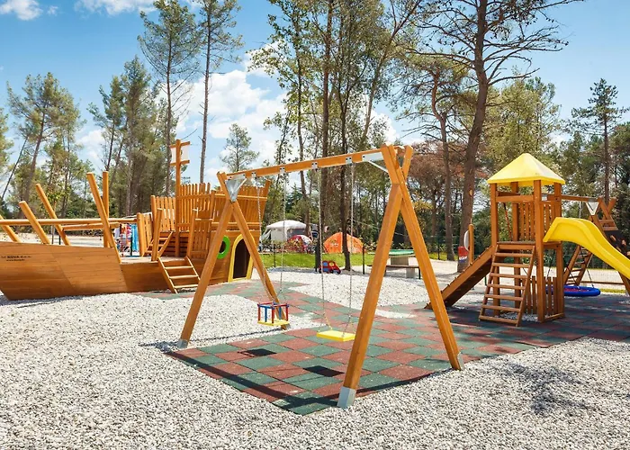 2 Bedroom Awesome Stacaravan In Vabriga Camping Poreč