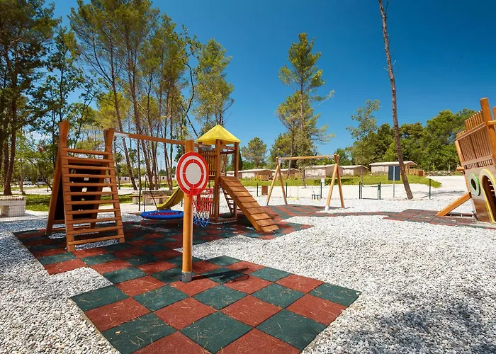 2 Bedroom Awesome Stacaravan In Vabriga 5*