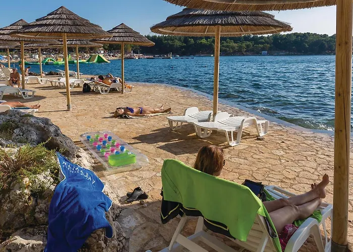 2 Bedroom Awesome Stacaravan In Vabriga Camping