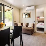 2 Bedroom Cozy Stacaravan In Vabriga Campeggio