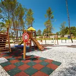 2 Bedroom Cozy Stacaravan In Vabriga 5*