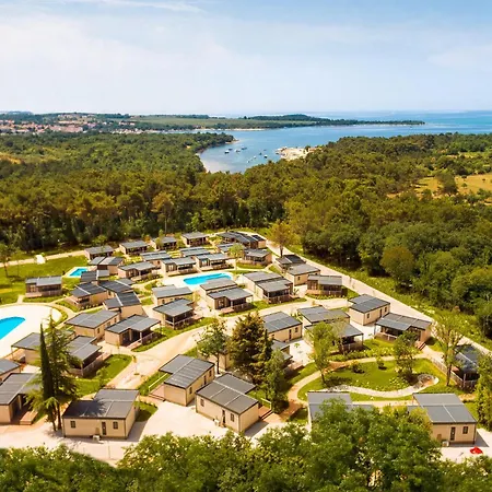 2 Bedroom Awesome Stacaravan In Vabriga Camping