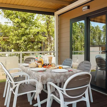 Camping 2 Bedroom Awesome Stacaravan In Vabriga