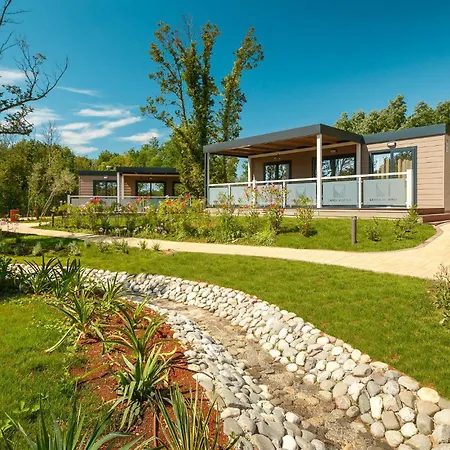 2 Bedroom Awesome Stacaravan In Vabriga 5* Poreč